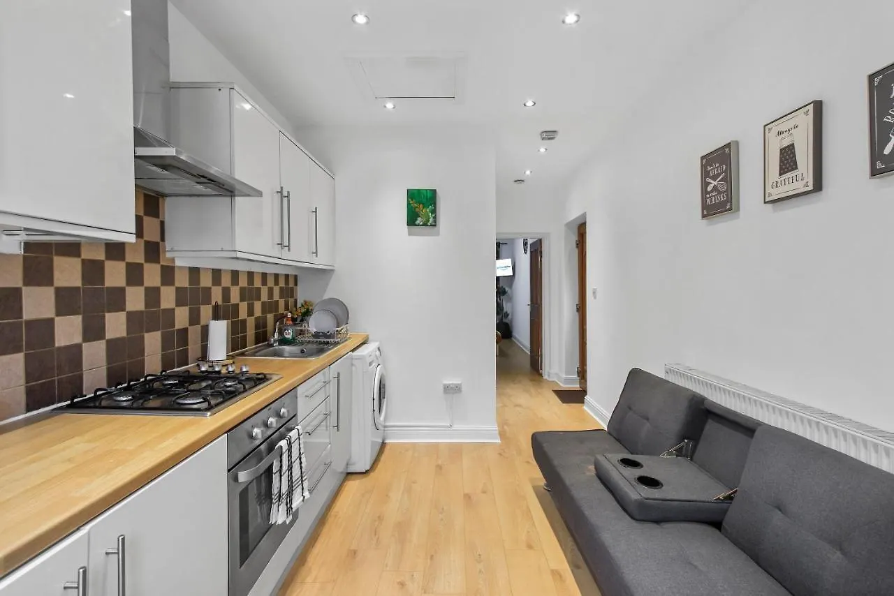 Flat In London, Close To Station Apartment Ilford